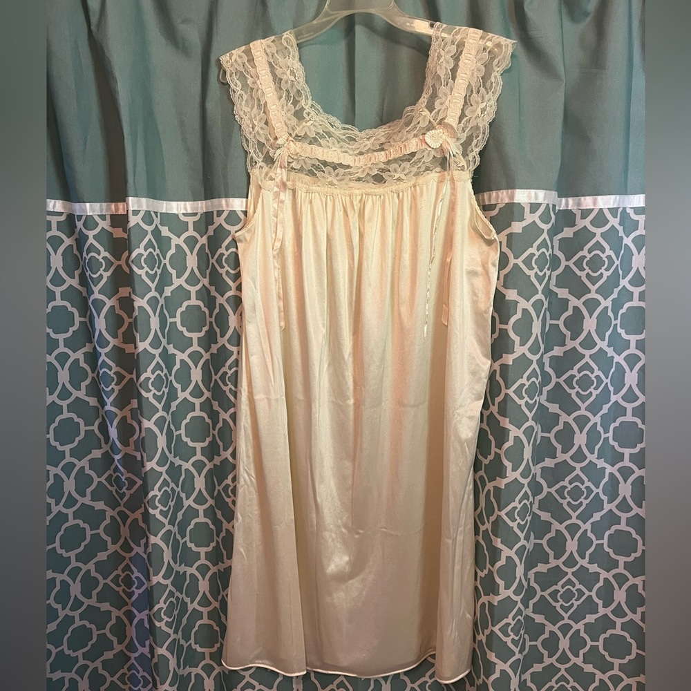 Vintage Val Mode lingerie / nightgown EUC